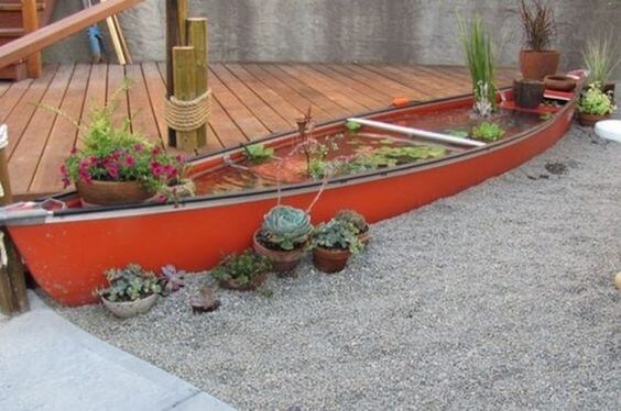 zahradní jezírko z loďky
